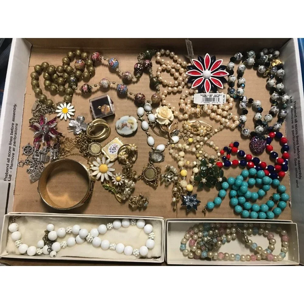 1+ Pounds 25-30 Pcs All Wearable Vintage To Modern Jewelry-READ PLEASE - Picture 9 of 12